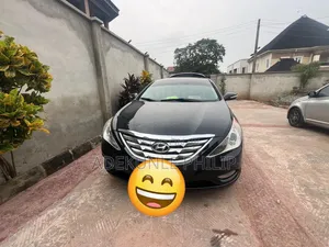 Hyundai Sonata Limited 2.0T Sedan (2.0L 4cyl 6A) 2011 Black