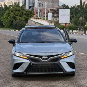 Toyota Camry 2018 Silver