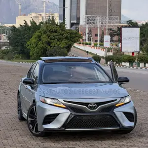 Toyota Camry 2018 Silver