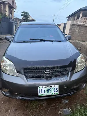 Toyota Matrix Hatchback FWD (1.8L 4cyl 5M) 2006 Gray