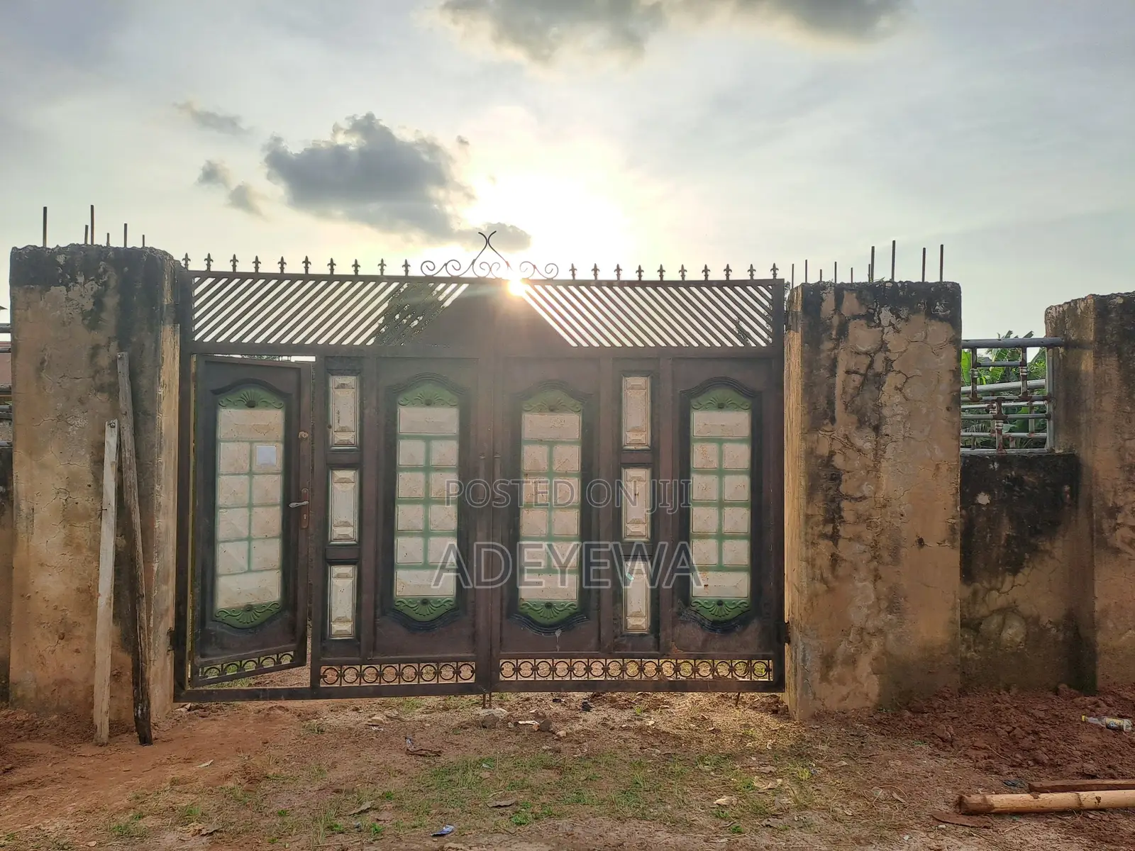 7bdrm Apartment in Ooni Layout, for Sale