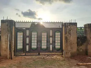 7bdrm Apartment in Ooni Layout, Ife for sale