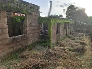 7bdrm Apartment in Ooni Layout, for Sale
