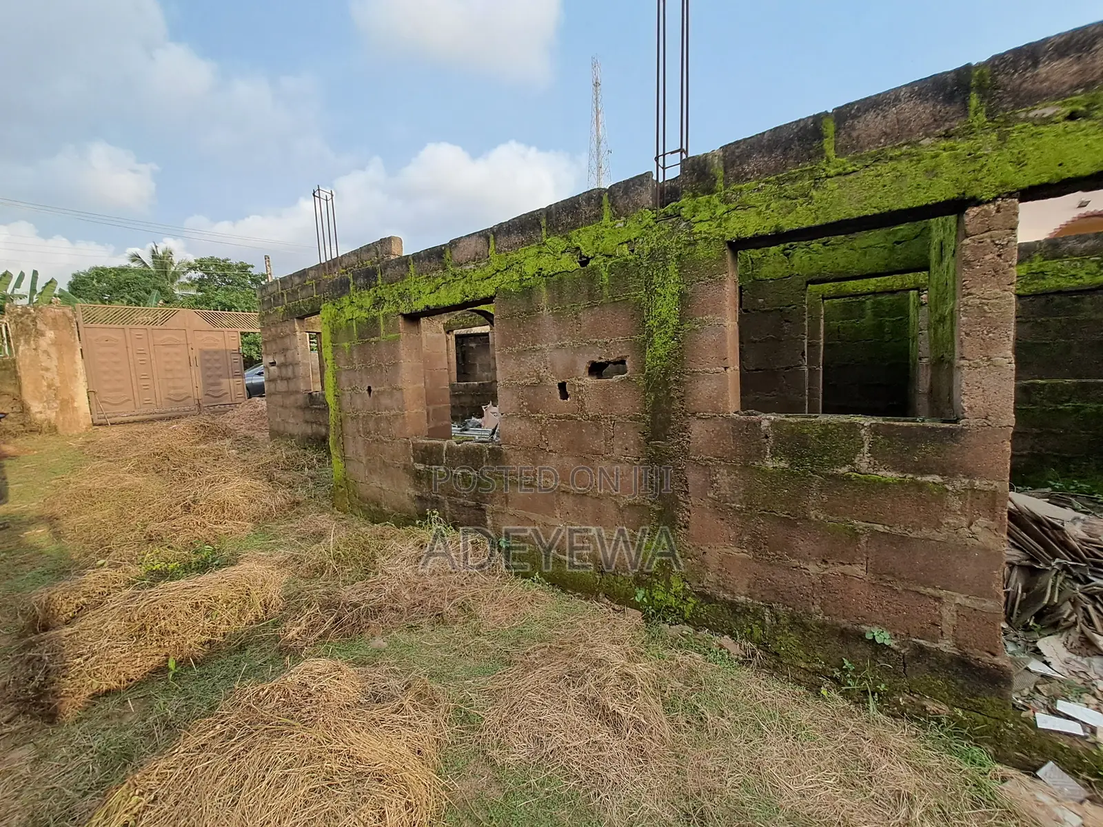 7bdrm Apartment in Ooni Layout, for Sale