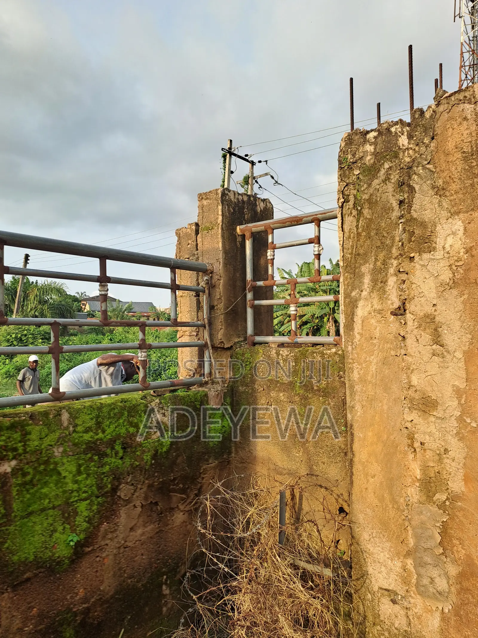 7bdrm Apartment in Ooni Layout, for Sale