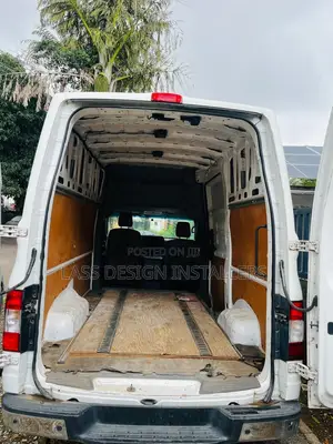 Nissan Caravan (Urvan) 2017 White