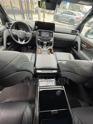 Lexus LX 2024 Silver