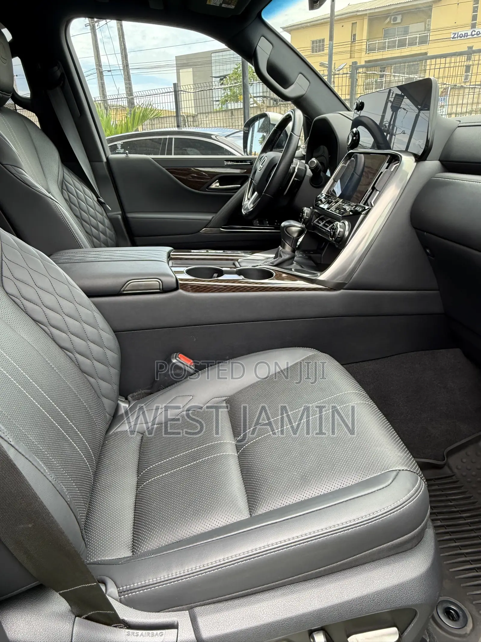 Lexus LX 2024 Silver