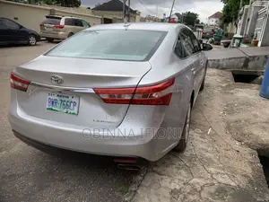 Toyota Avalon Limited 4dr Sedan (3.5L 6cyl 6A) 2014 Silver