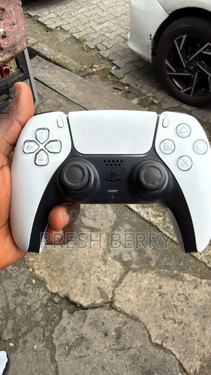Clean PS 5 Controller