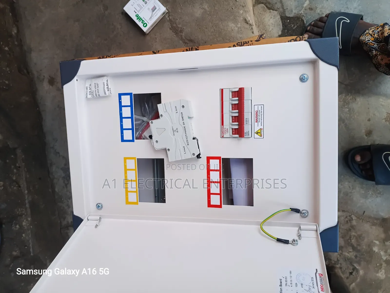 Indoasia Distribution Board 3phase 6way