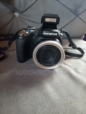 Olympus SP-590UZ Digital Camera