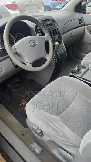 Toyota Sienna CE FWD (3.3L V6 5A) 2004 Gray