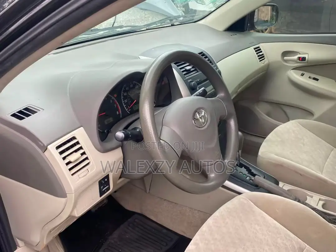 Toyota Corolla 2012 Silver