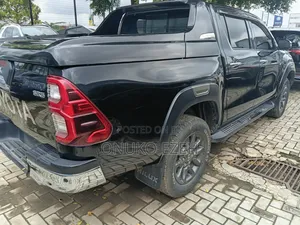 Toyota Hilux 2021 Black