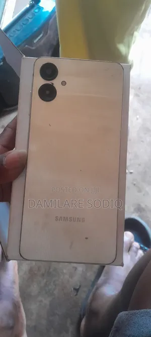 Samsung Galaxy A06 64 GB Gold