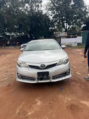 Toyota Camry SE 4dr Sedan (2.5L 4cyl 6A) 2013 Silver