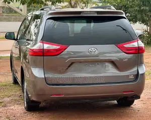 Toyota Sienna LE 8 Passenger (3.5L 6cyl 8A) 2017 Gray