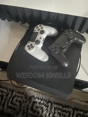Hack Ps4 Slim 2 Pad and 5 Games