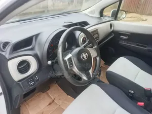 Toyota Yaris LE Hatchback 3dr 2013 White