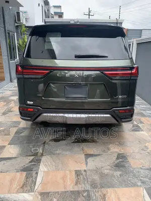 Lexus LX 600 2022 Green