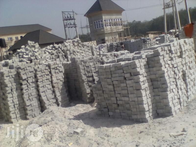 Free Fixing of Interlocking Paving Stones
