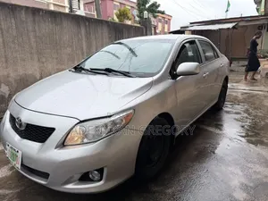 Toyota Corolla LE 4dr Sedan (1.8L 4cyl 4A) 2010 Silver