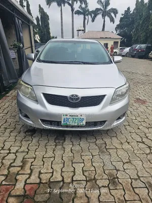Toyota Corolla LE 4dr Sedan (1.8L 4 cyl 4A) 2009 Silver