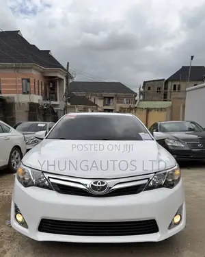 Toyota Camry XLE V6 4dr Sedan (3.5L 6cyl 6A) 2013 White
