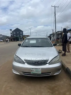 Toyota Camry LE 4dr Sedan (2.4L 4cyl 5A) 2005 Silver