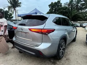 Toyota Highlander Platinum 2021 Silver