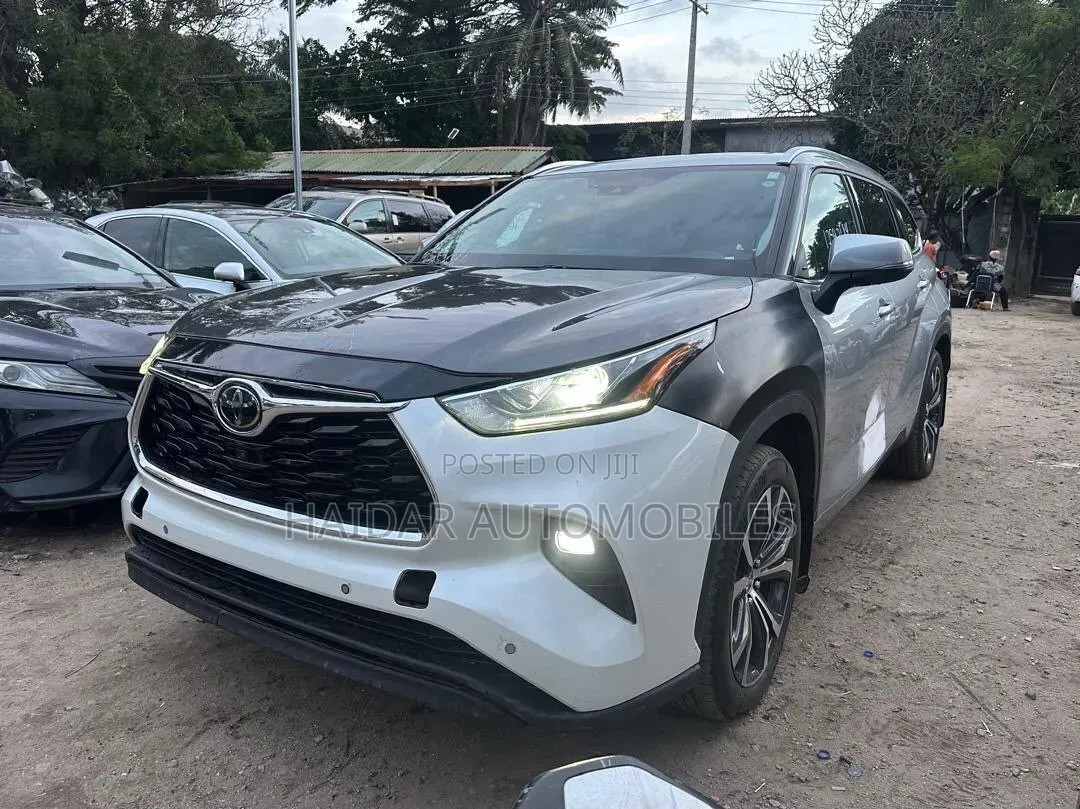 Toyota Highlander Platinum 2021 Silver