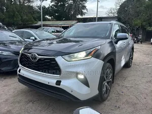 Toyota Highlander Platinum 2021 Silver