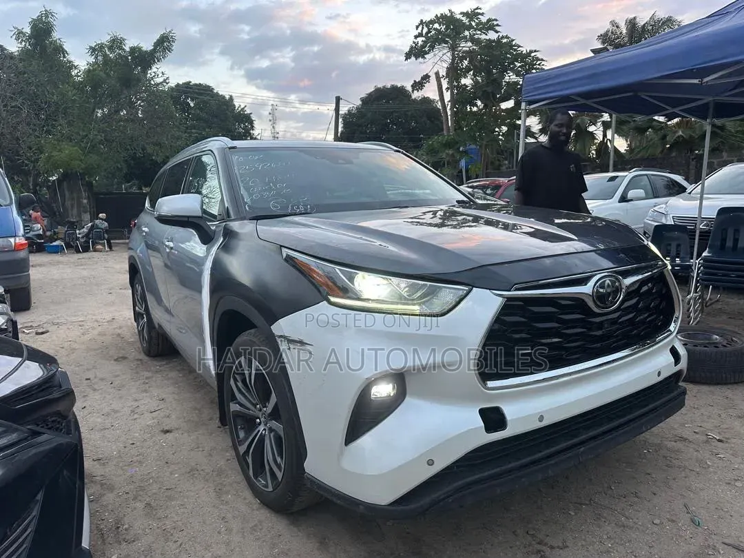 Toyota Highlander Platinum 2021 Silver