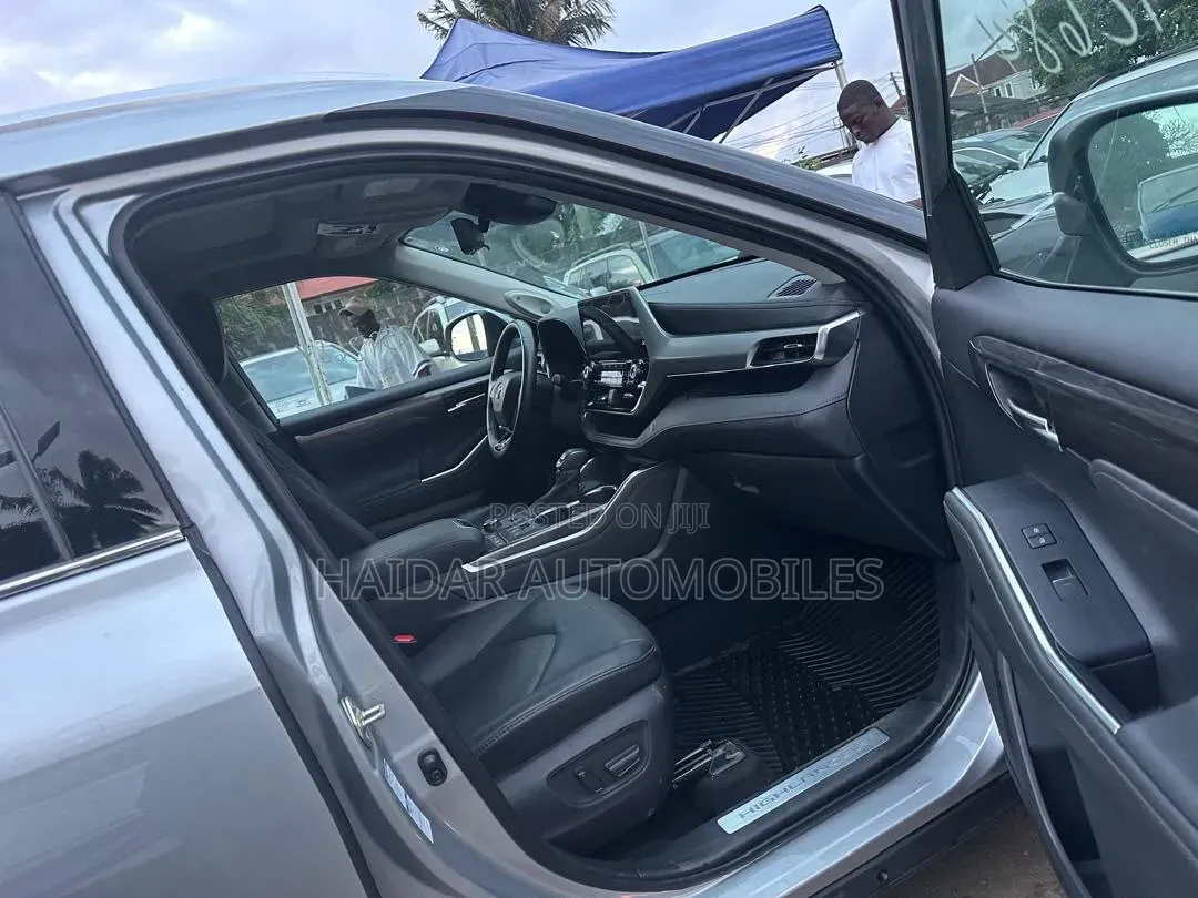 Toyota Highlander Platinum 2021 Silver