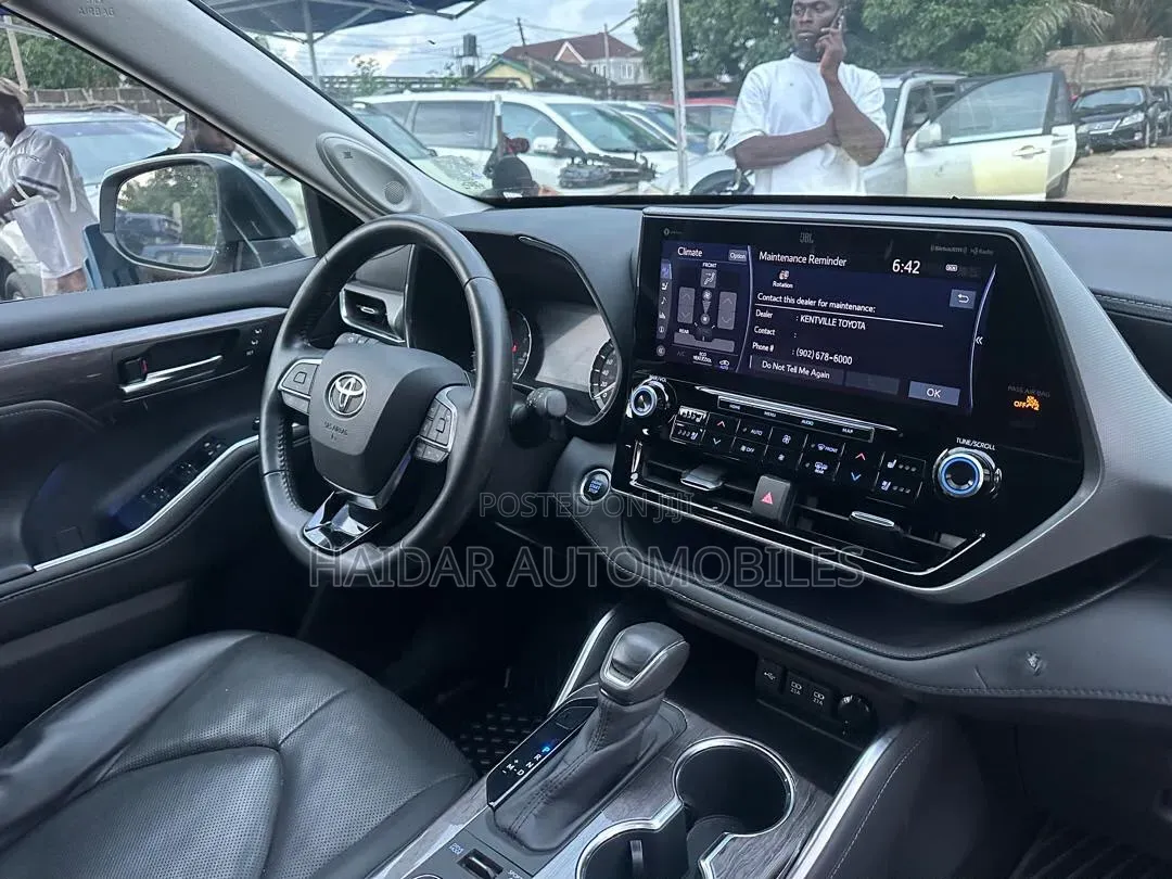 Toyota Highlander Platinum 2021 Silver