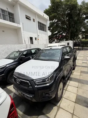 New Toyota Hilux 2025 Black