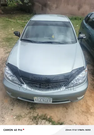 Toyota Camry XLE V6 4dr Sedan (3.0L 6cyl 5A) 2005 Silver