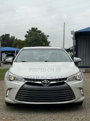 Toyota Camry XLE 4dr Sedan (2.5L 4cyl 6A) 2017 White