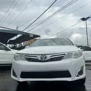 Toyota Camry SE 4dr Sedan (2.5L 4cyl 6A) 2013 White