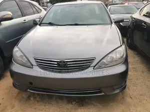 Toyota Camry 2005 Gray
