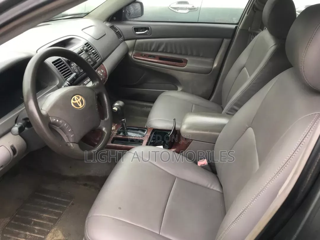 Toyota Camry 2005 Gray