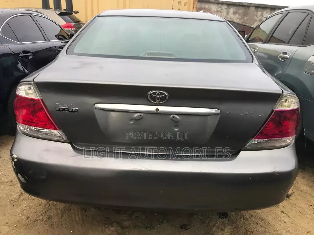 Toyota Camry 2005 Gray