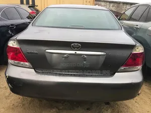Toyota Camry 2005 Gray