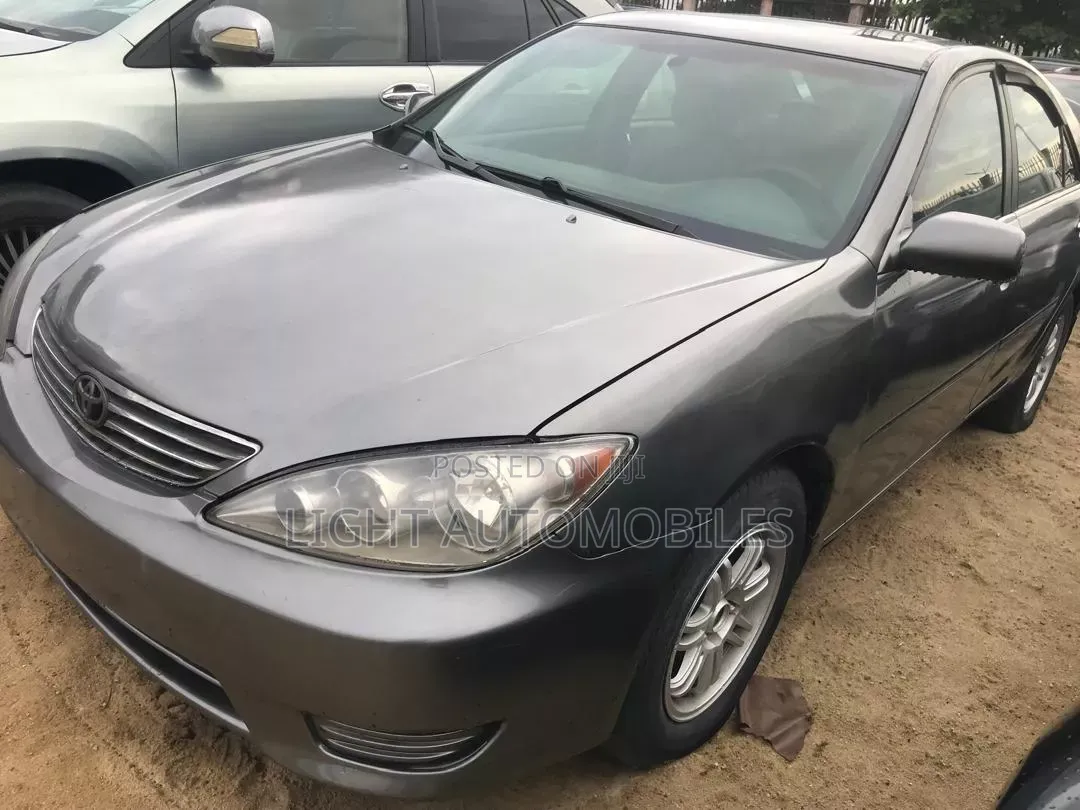 Toyota Camry 2005 Gray
