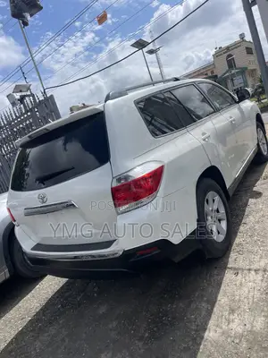 Toyota Highlander SE 2012 White