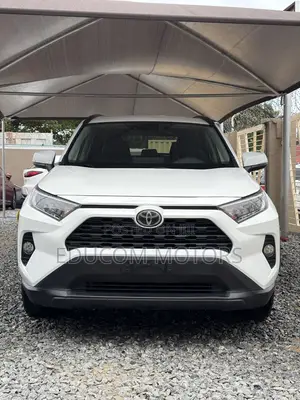 Toyota RAV4 XLE 2021 White