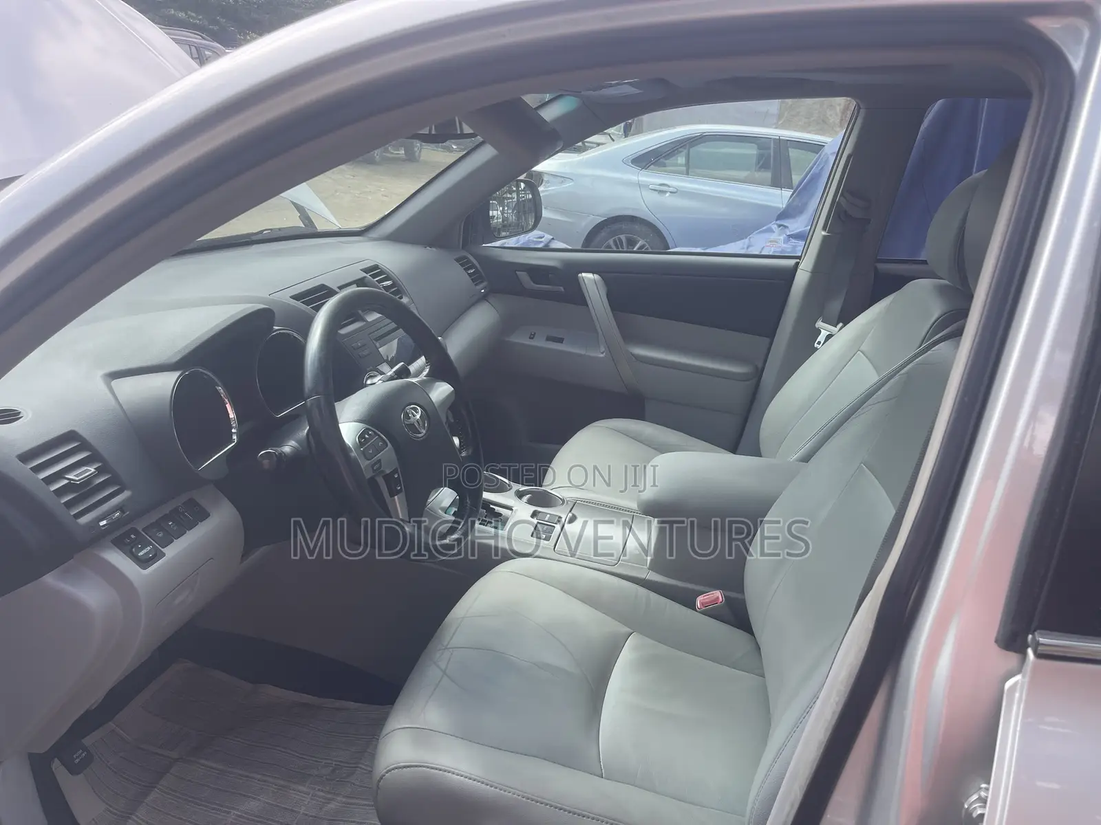 Toyota Highlander SE 2012 Silver