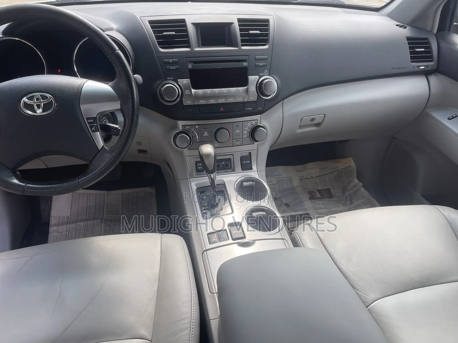 Toyota Highlander SE 2012 Silver