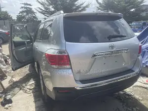 Toyota Highlander SE 2012 Silver